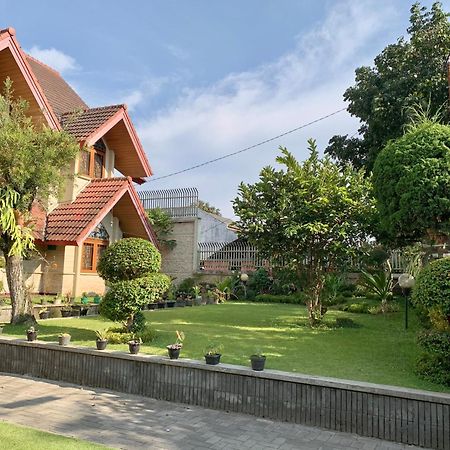 Villa Nuansa Alam Lembang Exterior photo